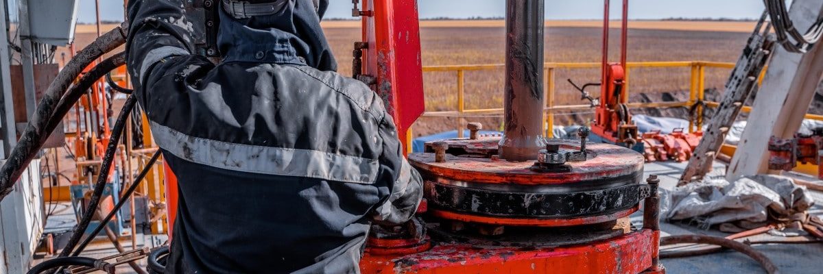 Oilfield-Roughnecks-and-Roustabouts